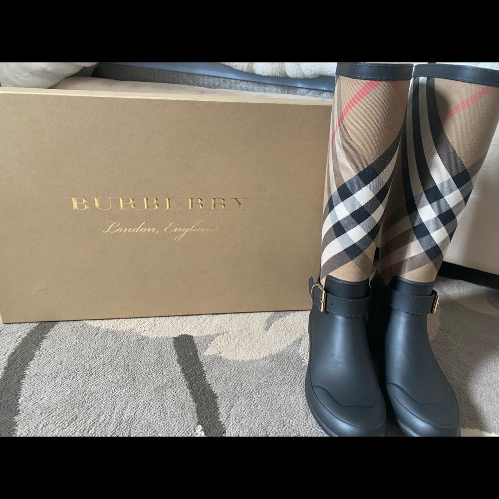 SOLD Burberry Rainboots